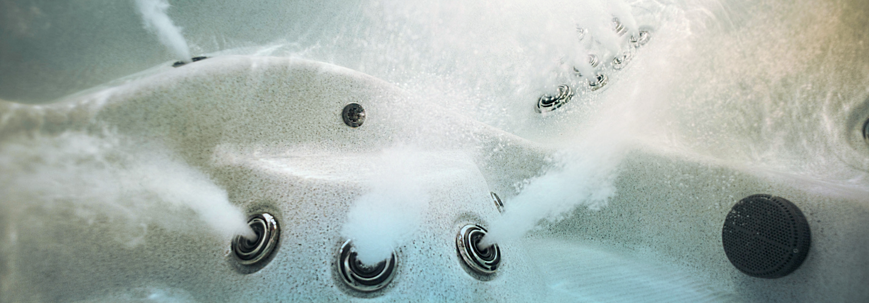 imagen subacuática de los chorros de un jacuzzi