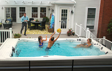 tiempo en familia en un jacuzzi